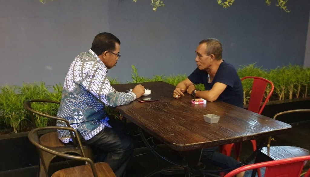 pertemuan empat mata Bupati Yasin Payapo dan Ketua Fraksi Golkar DPRD SBB di Hotel Luminor Jakarta (2/8). Dok. katongnews.com